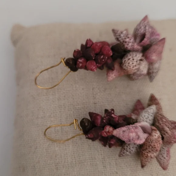 Handcrafted Shell drop earrings - Picture 3 of 5